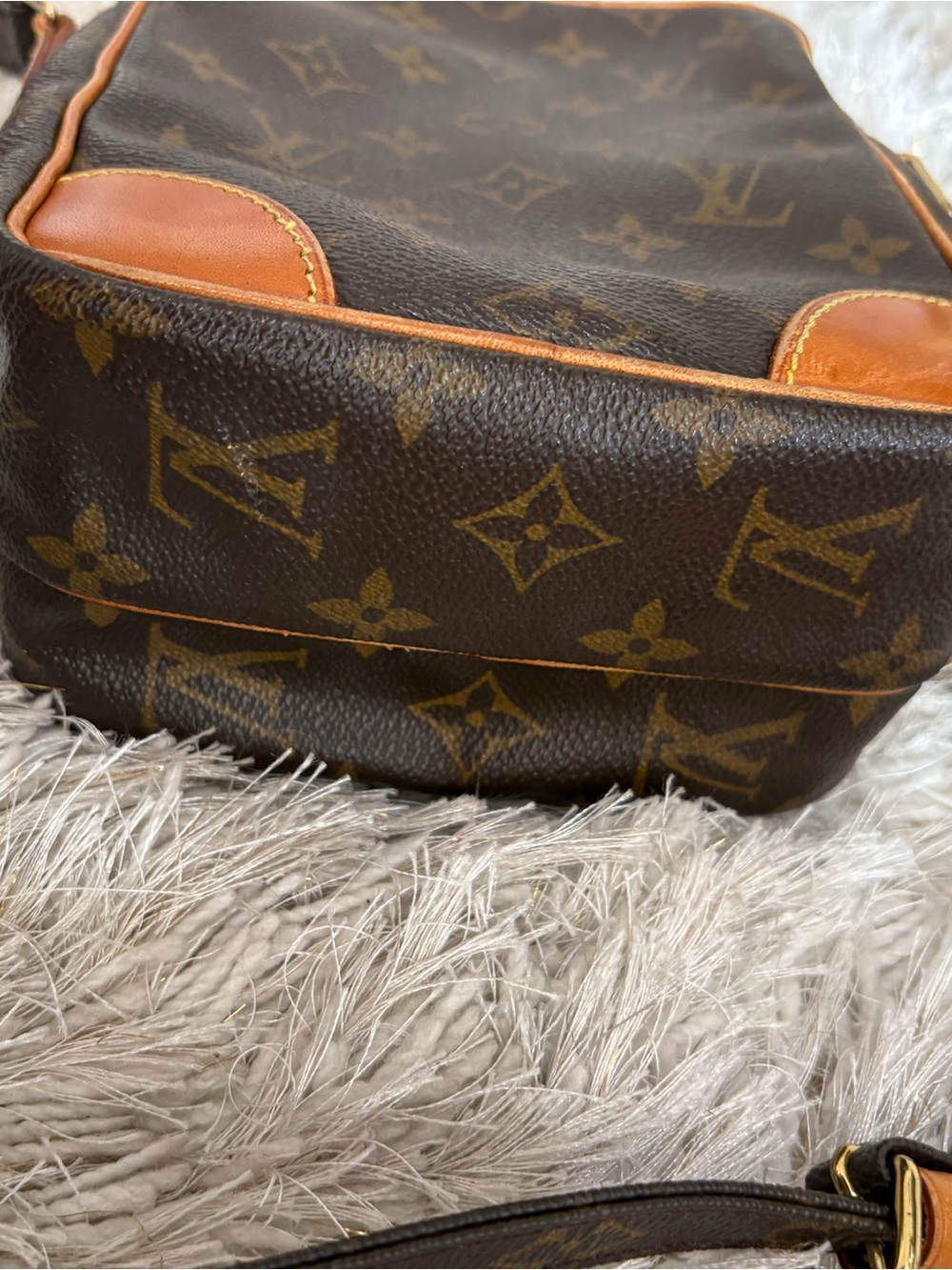 Louis Vuitton Brown Monogram Canvas Belt Bag with Tan Accents - Picture 4 of 9